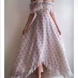 NWT Ruffles off shoulder V shape bottom hem dress